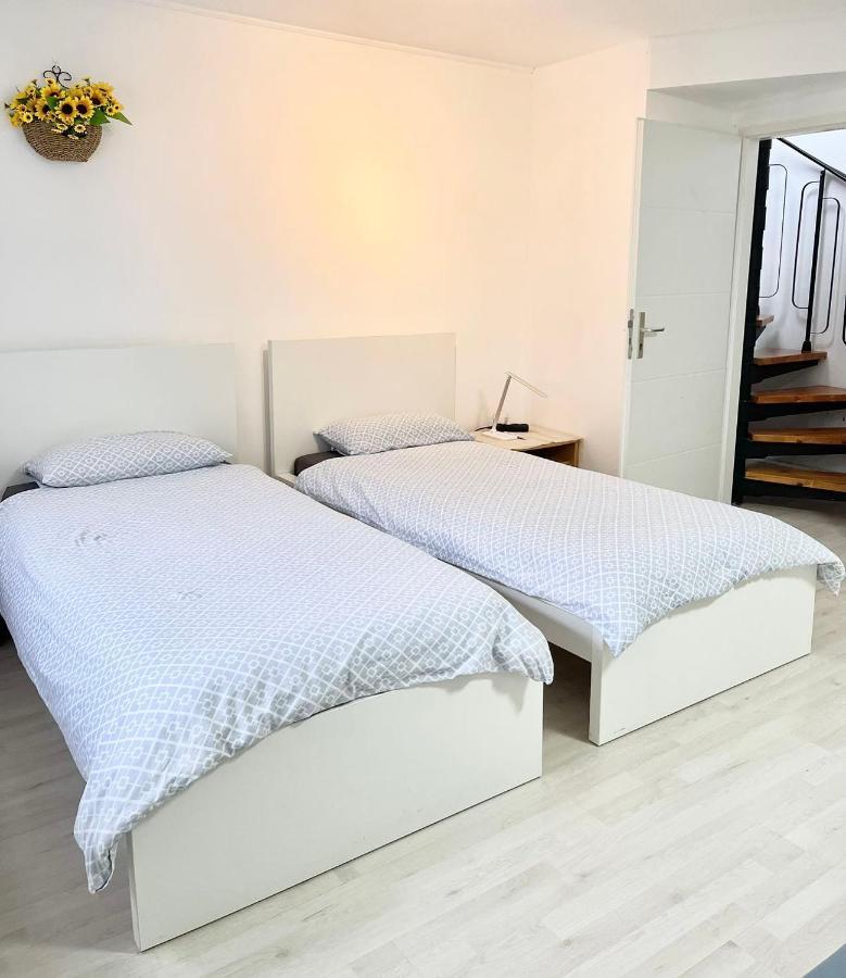 Near Düsseldorf Fair Messe, 2-bedroom apartment with nice Terrace&big Garden Exterior foto
