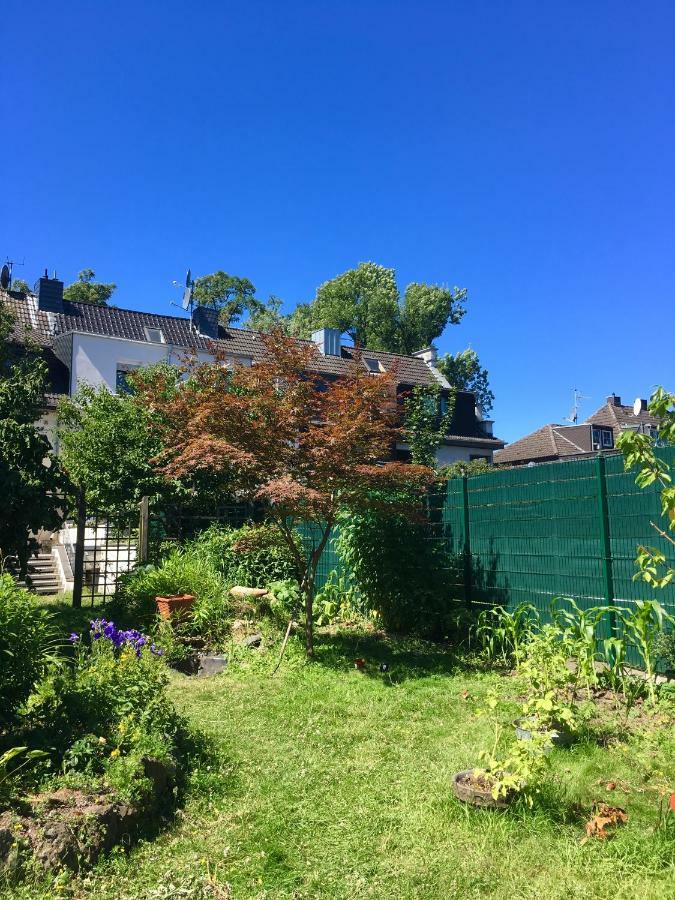 Near Düsseldorf Fair Messe, 2-bedroom apartment with nice Terrace&big Garden Exterior foto